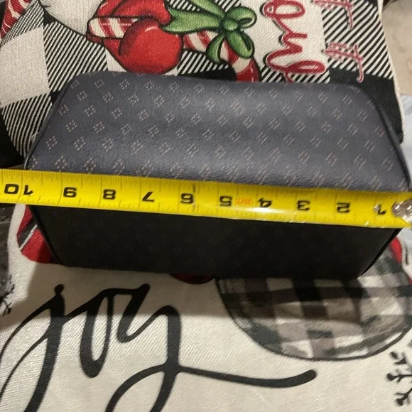 NWT $175 COACH TRAVEL POUCH
IN DIAMOND FOULARD (F93580) - Picture 8 of 12